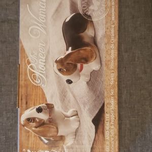 Hound dog salt and pepper shakers